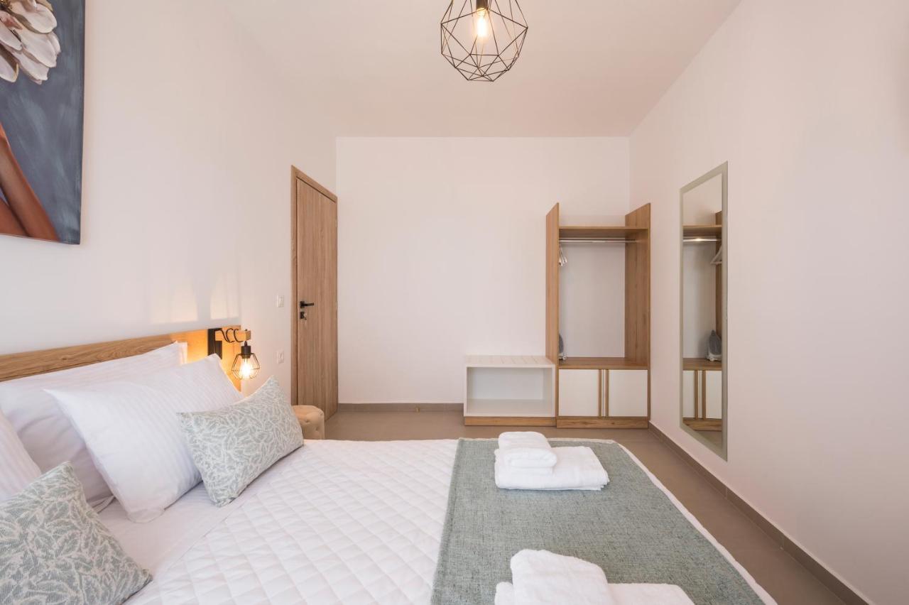 Indigo Blue Seaside Deluxe Apartments Kissamos Exterior photo