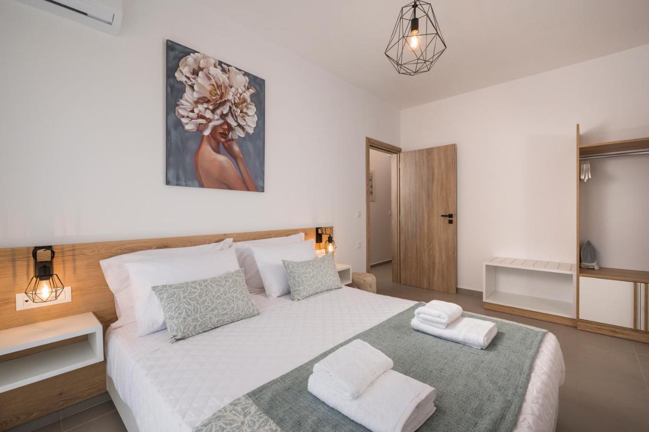 Indigo Blue Seaside Deluxe Apartments Kissamos Exterior photo